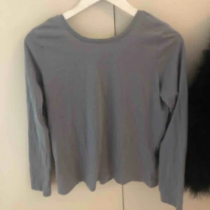  - Tröja från NA-KD. Storlek XS, aldrig använd. Köparen står för frakten 💕