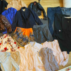  - Säljer alla kläder i bunt. Det är blandade plagg och blandade märken (bla. Jacka från Bondelid, JC, byxor i STOCKH LM, Lee jeans, tröjor från Gant, bondelid, sand, Zara,HM) Går att köpa fram tills 22/3. Priset går att diskutera vid snabb affär 
