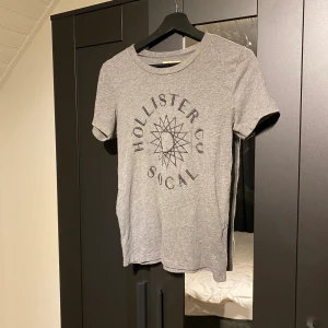 Hollister T-shirt - Vanlig grå t-shirt från hollister. Passar XS-S