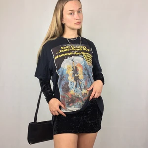 T-shirt - An amazing James Bond t-shirt from Cubus. In good condition! Size XL. Can be worn oversize as well. No return nor refund. Free shipping everywhere in Sweden. 