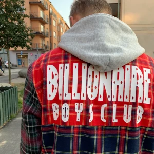 BILLIONAIRE BOYS CLUB Jacka - Skogs huggar jacka. Köpt i London. Bra skick. 2500kr ny