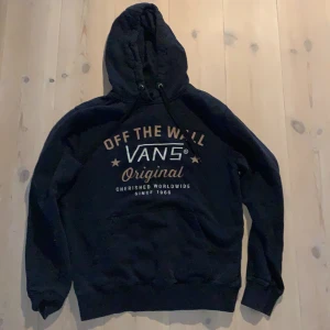 Vans hoodie - Vans hoodie i storlek S. Köparen står för frakt. :)