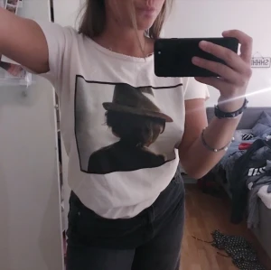 As ball T-shirt  - Jätte snygg tröja! Inte använd på hur länge som helst, jätte bra skick nästan helt oanvänd!