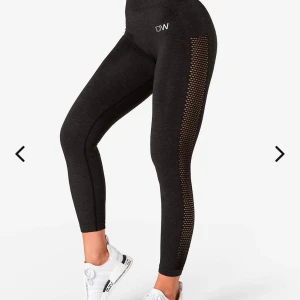 Iciw tights - Använda 2 gånger, nyskick. Ganska stretchiga så passar en XS-M. Skriv vid frågor eller om ni vill ha mer bilder 💜💜