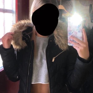 roco baroco vinterjacka - En roco baroco jacka i bra skick, köpt för 1499. Skriv vid intresse eller fler bilder💕