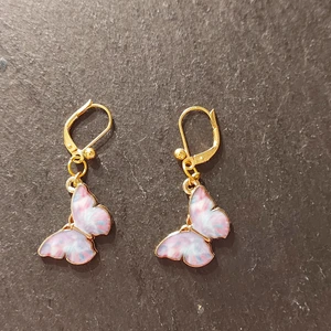 Örhängen fjärilar - Superfina emaljerade fjärilsörhängen i lila, blått och guld! Finns endast 2 exemplar!!!