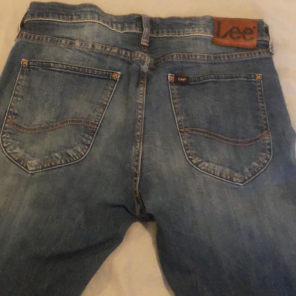 Jeans i bra skick. Stl w30 L32 De är inte fullt så blekta som bilden visar. Märke Lee, modell Luke.. Jeans & Byxor.