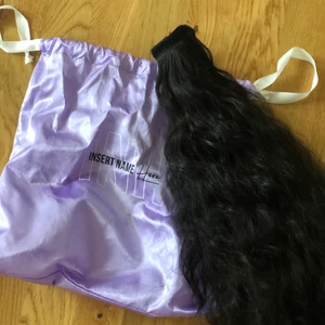 ponytail extension - vågig Ponytail med syntet fibrer går att använda värmetyg på. Endast testad enkel och osynlig insättning! 