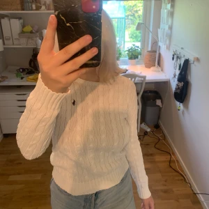 Polo Ralph lauren tröja  - Fint skick förutom ett litet hål i armhålan 