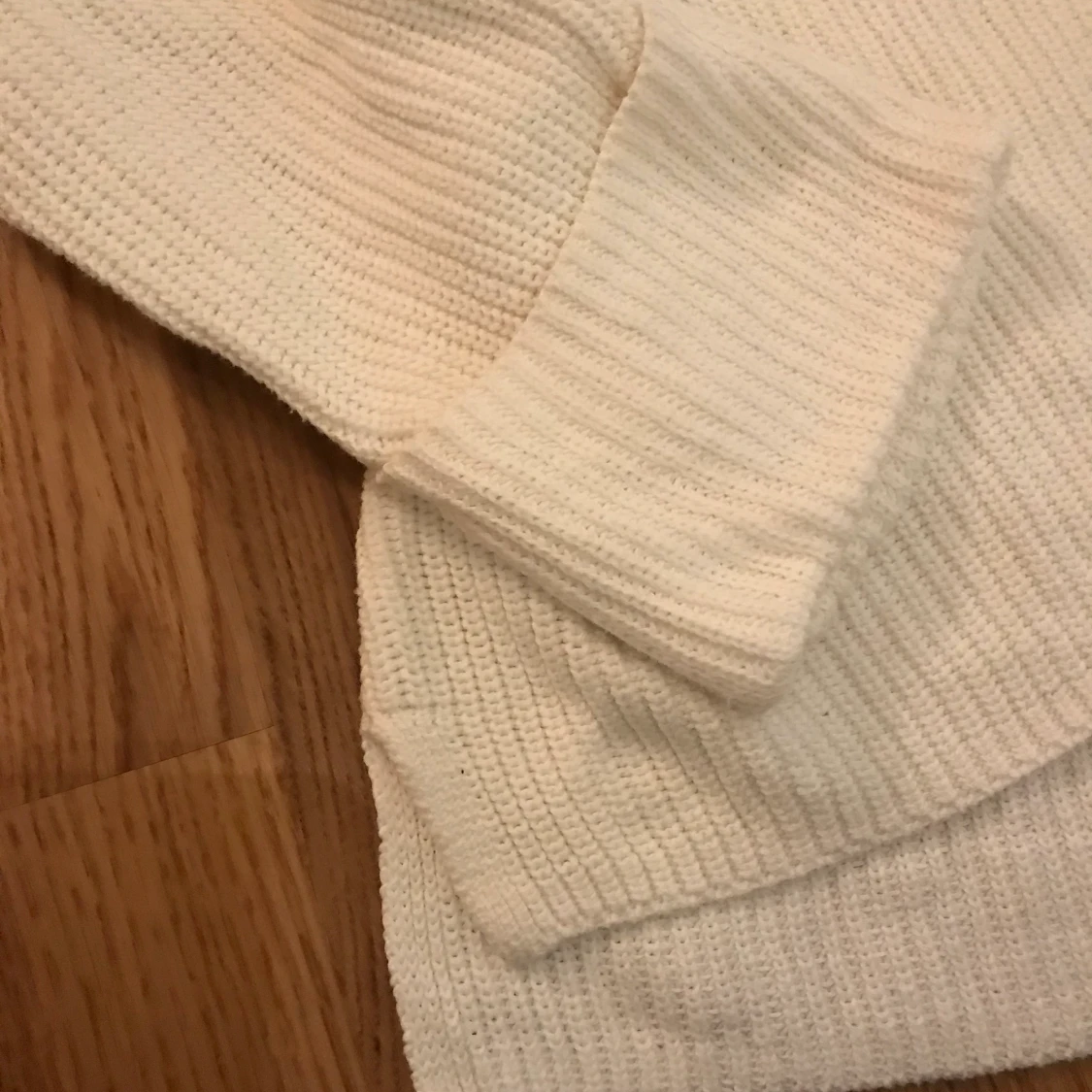 Stickad vit tröja - 90