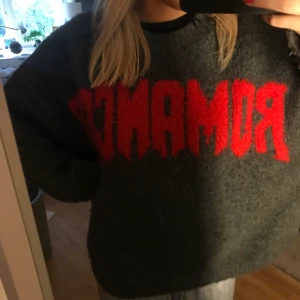 Slutsåld oversized tröja från weekday - As ball tröja från weekday. Helt slutsåld säljer denna fantastiska tröja nu för den inte kommer till användning längre tyvärr.