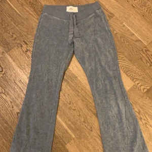 Mjukisbyxor från hollister  - Jätte sköna och mysiga mjukisbyxor från hollister. Köpta för 500kr 😊