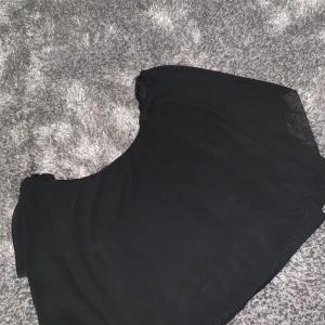 Fin svart blus. - Fin tunn svart blus.