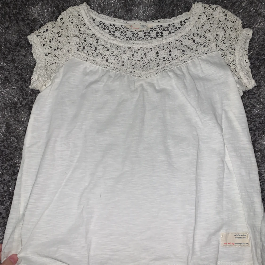 En odd Molly t-shirt.