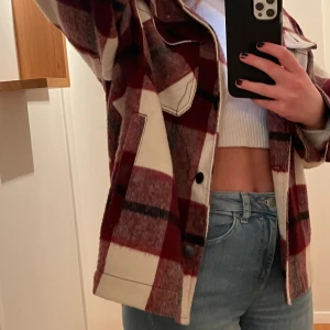 ”Filt” jacka från Zara - I bra skick men använd i nån månad! Super snygg och bekvämt matrial, går att buda!