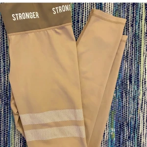 Stronger tights  - Säljer dessa stronger tränings byxor, typ aldrig använda. 