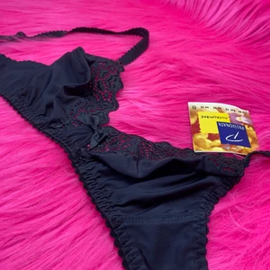 Bh - Prislapp sitter kvar! Nypris är 219kr. Euro 70B. SafePay knappen är aktiverad så det går att köpa direkt utan att behöva meddela! Tar annars swish! Använder helst Safepay då det blir säkrare för båda (Safepay tar 10% av betalningen och spårbar frakt på 66kr är inräknad i priset) Skriv gärna om du har eventuella frågor!