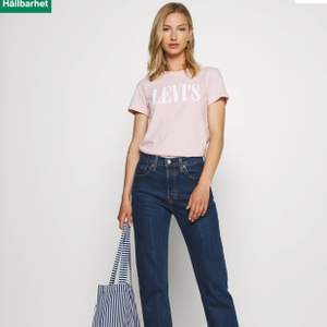 Hej. Jag säljer sprillans nya levis 501or från zalando. Har gått ner i vikt & missbedömde plaggets storlek så dem är tyvärr för stora för mig. Säljes gärna tillsammans för 1000kr eller 550 styck. Köparen står för frakt. 