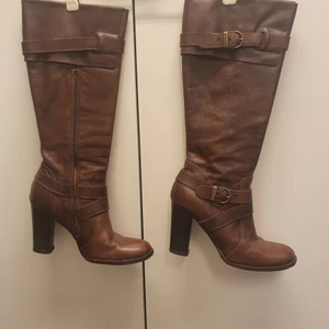 Stövlar från GANT - Storlek 38, normala i storleken. Äkta skinn.