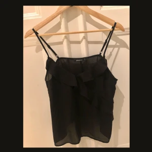 Linne 🖤 - Snyggt linne! Köpare står för frakt :)