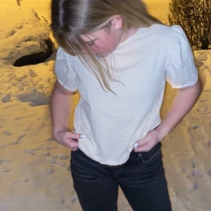 Topp💗 - Säljer nu min topp som är köpt från lager 157❤️ Har aldrig använt och är i ett väldigt bra skick💗 Supersnygg passform🥰 Säljer eftersom att jag inte har någon användning för den🥰 (Fraktar även)❤️