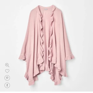 Volang cap OANVÄND - En HELT OANVÄND ljusrosa volang cap från Åhléns! 