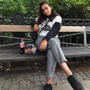 Rutiga byxor  - Säljer mina super sköna byxor från Pull&bear. Storeken är mer som en M än L. Kan även fraktas! 