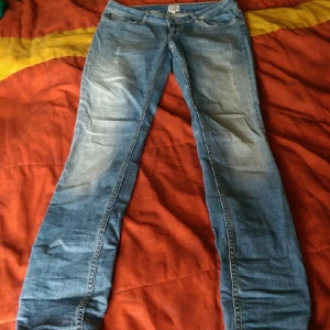  - Twist and tango! sparsamt använda, slimmad passform med lite slitningar. Frakt tillkommer.