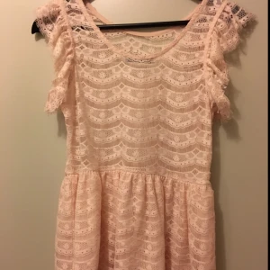  - Gina tricot söt tröja
Genomskinlig bak 