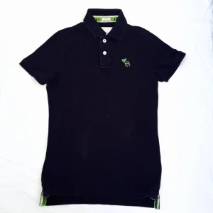  - MUSCLE piké, använd, mörkblå, bra kvalité!