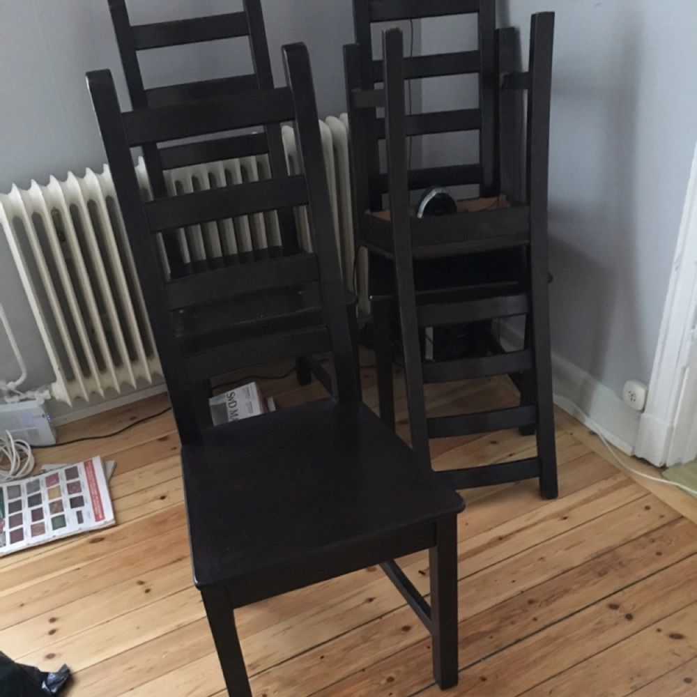 4 st robusta stolar skänkes bort | Plick Second Hand