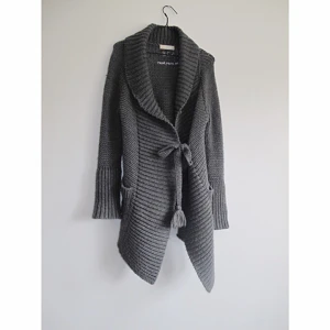  - Snygg & mysig Odd Molly kofta i stolek 0 (XS) men passar även S! Använd 1-2 gånger. Frakt 65kr✨