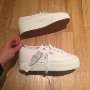  - Säljer pga av förstora i storleken, aldrig använda prislapp kvar.
Frakt ingår i priset