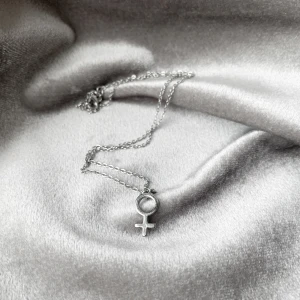 Halsband - kvinnosymbol🚺 - Köpare betalar frakten, ca 11-22kr