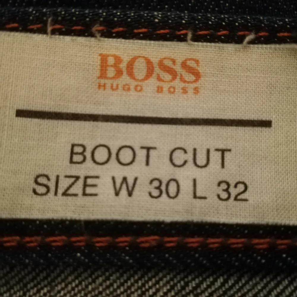 Säljer dessa super snygga vintage Hugo boss jeans💕 säljs då de inte passar mig:) budgivning om flera blir intresserade:) . Jeans & Byxor.