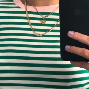 & other stories , randig tröja 💕✨ - 🧚🏼‍♀️💞så fin randig tröja från & other stories i storlek 36!!! Älskar färgerna och tröjan såklart, den är superskön och gör outfiten färgglad . Passar även dig som är storlek 38 men kan vara lite tajt.🦋