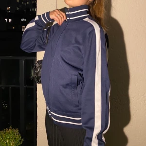 Snyggaste zip-up tröjan!  - Galet snygg! Passar till allt verkligen. Mktbra skick💕budgivning vid flera som är intresserade 💕