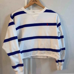 - En lite croppad sweatshirt från Ralph lauren som är så fin men som jag aldrig använt. Köparen står för frakt 