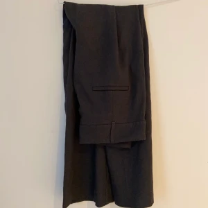 Kostymbyxor - Jättesnygga o precis lagom vida!!! Passar även strl 36