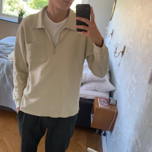 Halv zip - Half zip från weekday! Bra skick