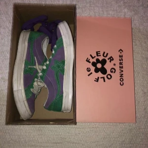 Golf le fleur converse size 39 - Har låda, extra laces. Som sagt väldigt slitna . Har bud på 420 inkl frakt. 