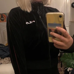 Fila  - Väldigt bra skick!! Går att fraktas!! ❤️🖤