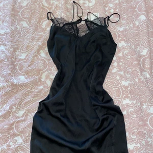 Klänning - Så fin klänning med lappar kvar! 💕 