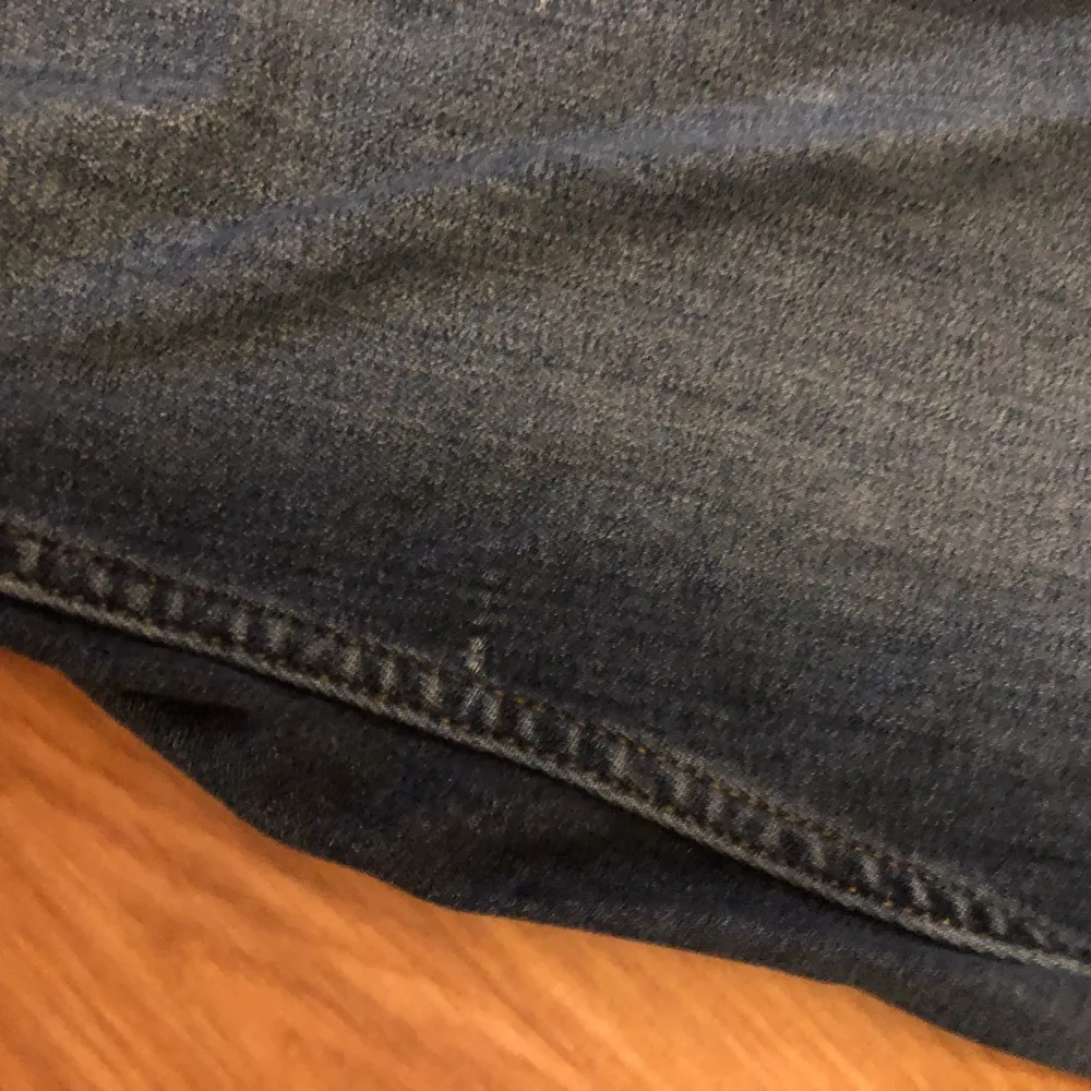 Cheap monday jeans, fint skick inte använda så mycket. Liten repa se bild 2. Lite stretchiga, skriv privat för flera bilder💗. Jeans & Byxor.