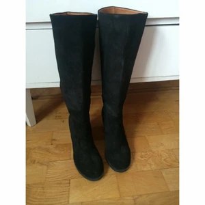  - Mjuka mockastövlar från & Other stories! Förra säsongens, knappt använda pga lite för stora för mig. Jättefint skick. 