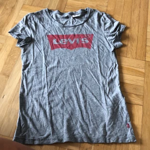 T-shirt - Levis T-shirt fint skick