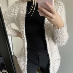 Kofta - Vit kofta från Brave soul i storlek M, använd ett fåtal gånger 🥰