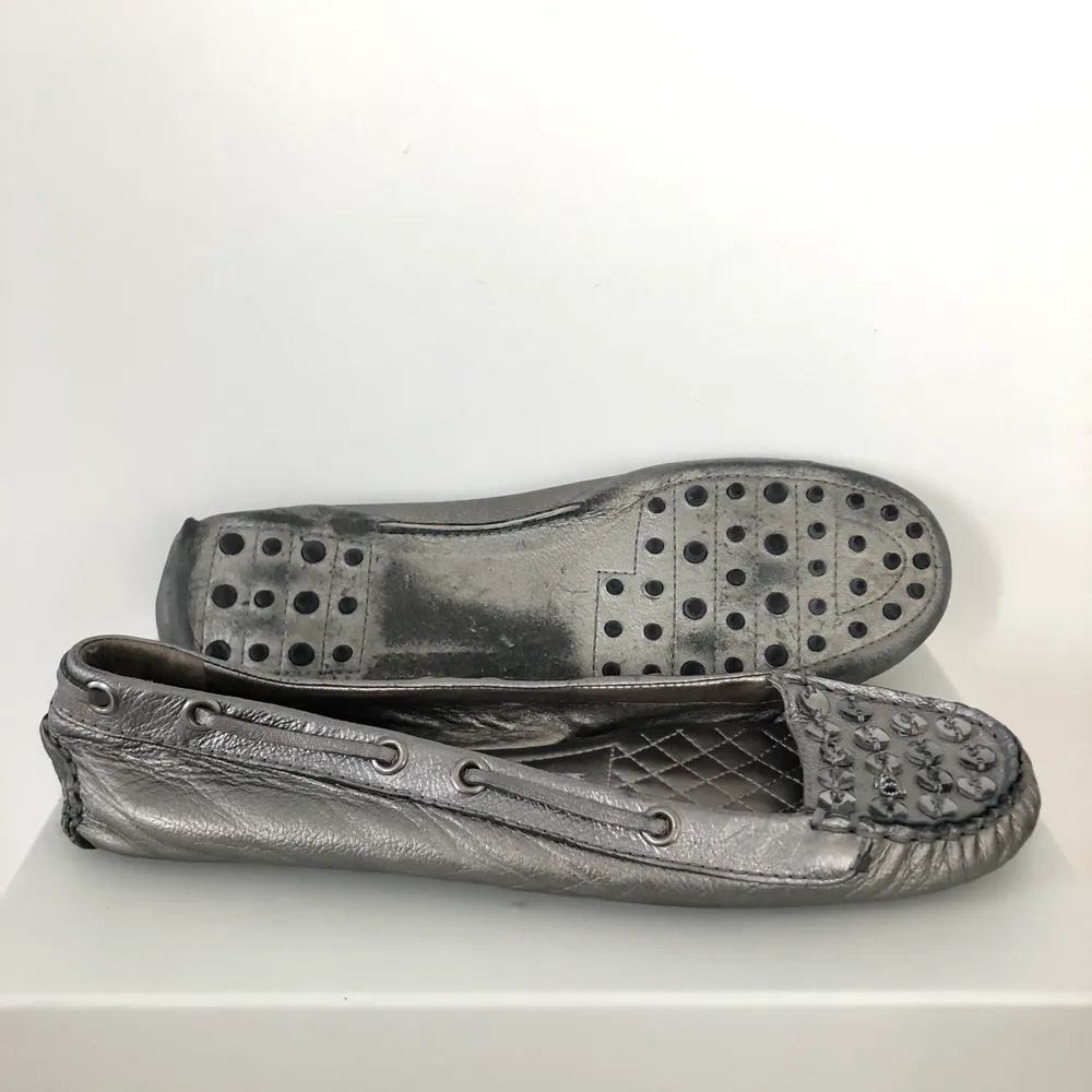 Silver leather flat shoes with crystals. Looks great with jeans. Skor.