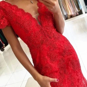 Festklänning  - Röd festklänning från DressRoom i strl 36/38. Pris 1000 kr, finns i Huddinge 