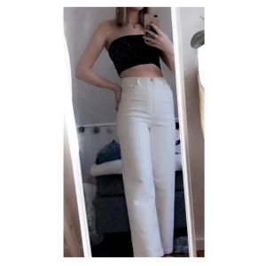 Manchester byxor - Manchester byxor från Gina, aldrig använd. Lite stor med mycket stretch så skulle passa strl 40 också. Köpare står för frakt